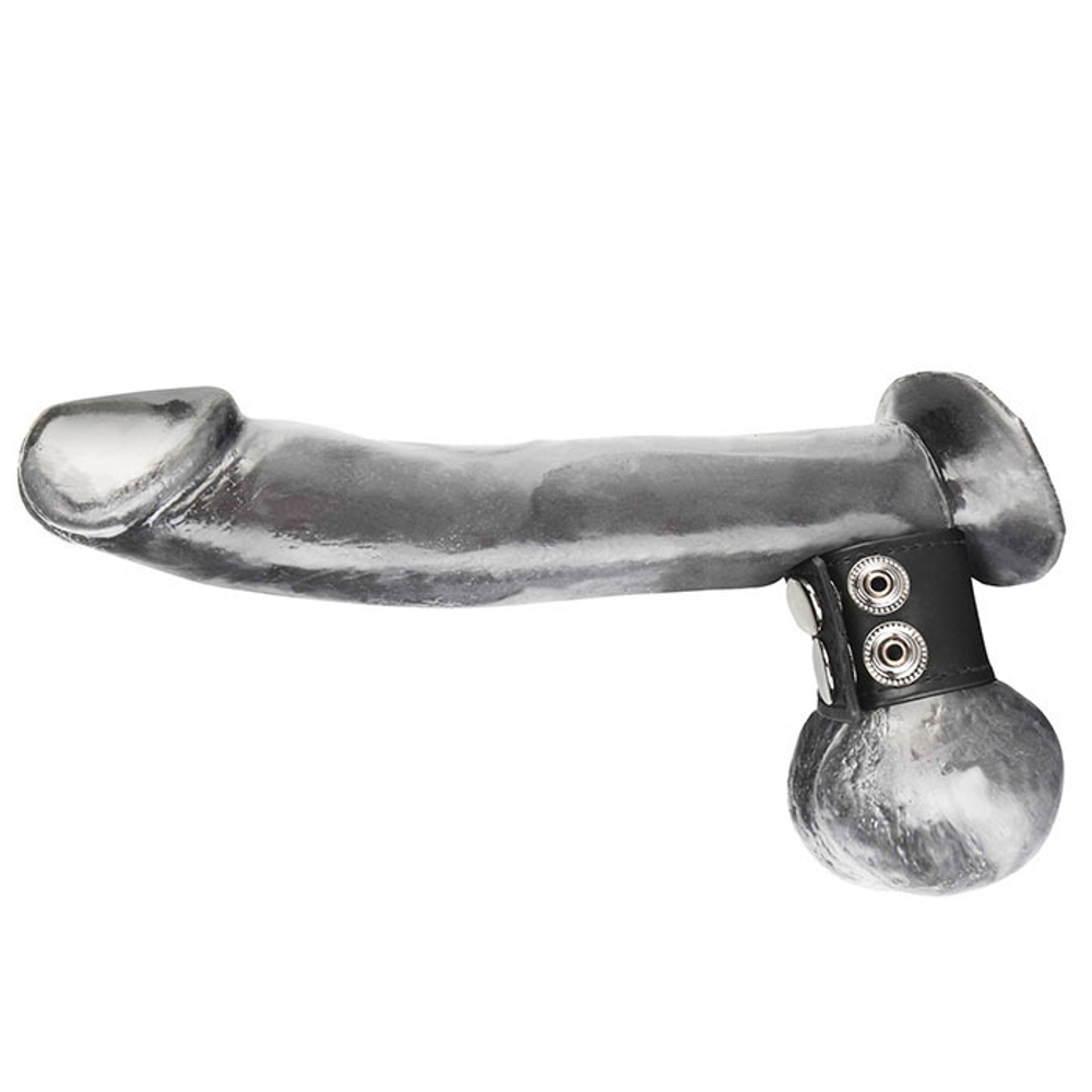 Хомут-утяжка для мошонки из искусственной кожи на клепках SNAP BALL STRETCHER (Цвет: черный)