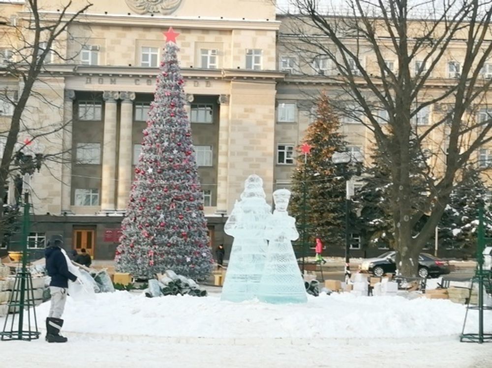 Уличная елка каркасная "Уральская изумрудная" (пвх бело-зелёная) 14 м