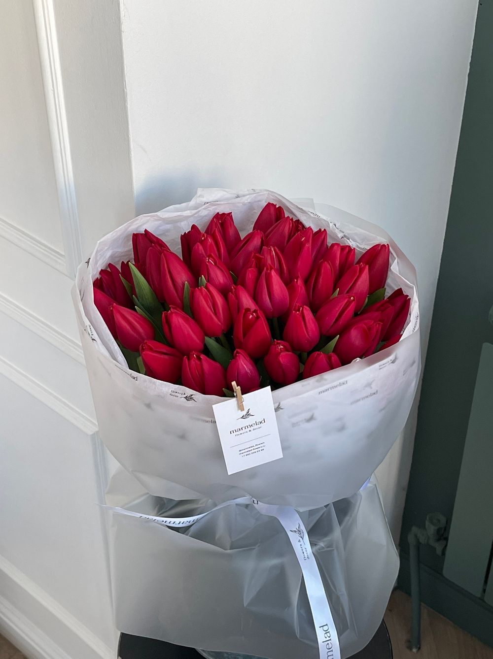 Букет из 51 красного тюльпана