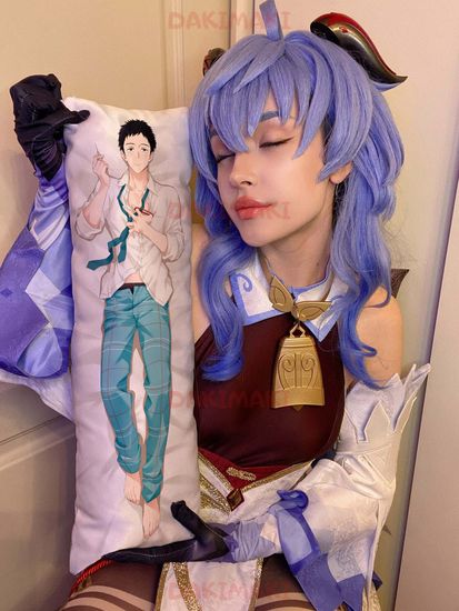 Мини дакимакура Вакана Годжо из Эта фарфоровая кукла влюбилась арт. M0974, 60х20 см