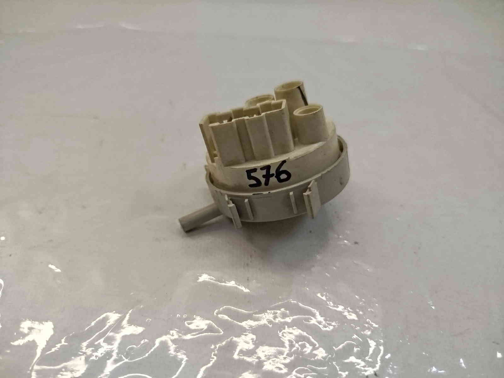 576 Датчик уровня воды (Прессостат) для посудомоечной машины Indesit-Ariston 37650053 80-60 б/у