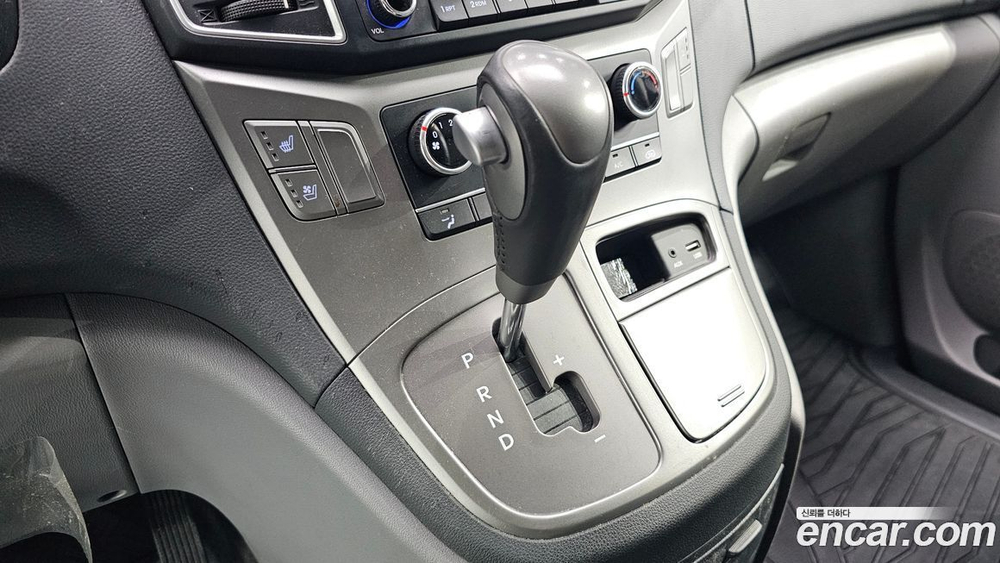 Hyundai The New Grand Starex Van 3-х местный (08.2019)