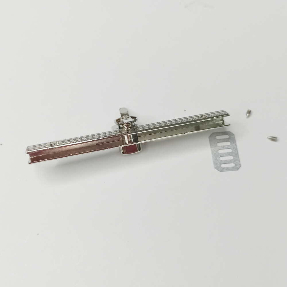 Замок вертушка на винтах 95*22 Серебро