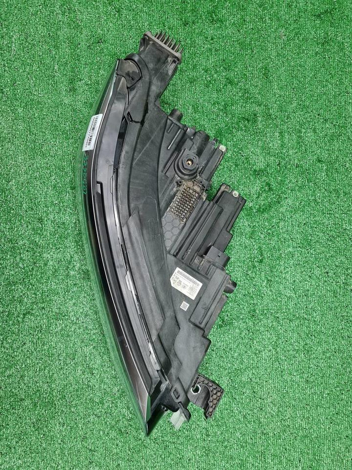 Фара правая VW Passat B8 (2021-н.в.) LED