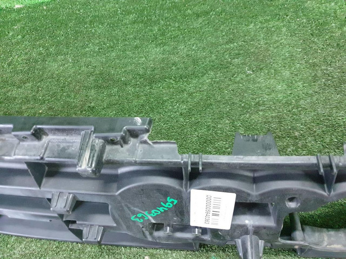 Кронштейн решетки радиатора Audi A8 4 D5 (2017-2021)