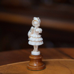 Французская резьба по кости «Кавалер и дама в костюмах эпохи Людовика XIV»