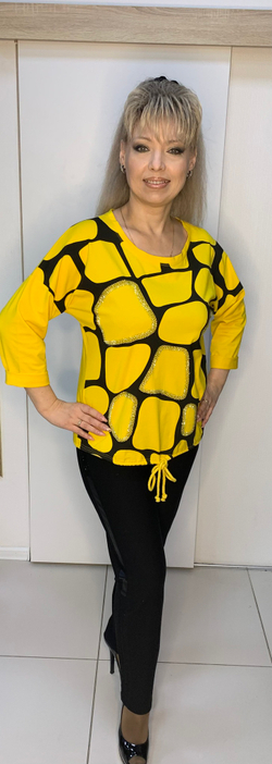 Желтый блузон на кулиске с ячейками и стразовым принтом