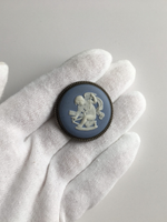 Брошь голубая с Путти Wedgwood