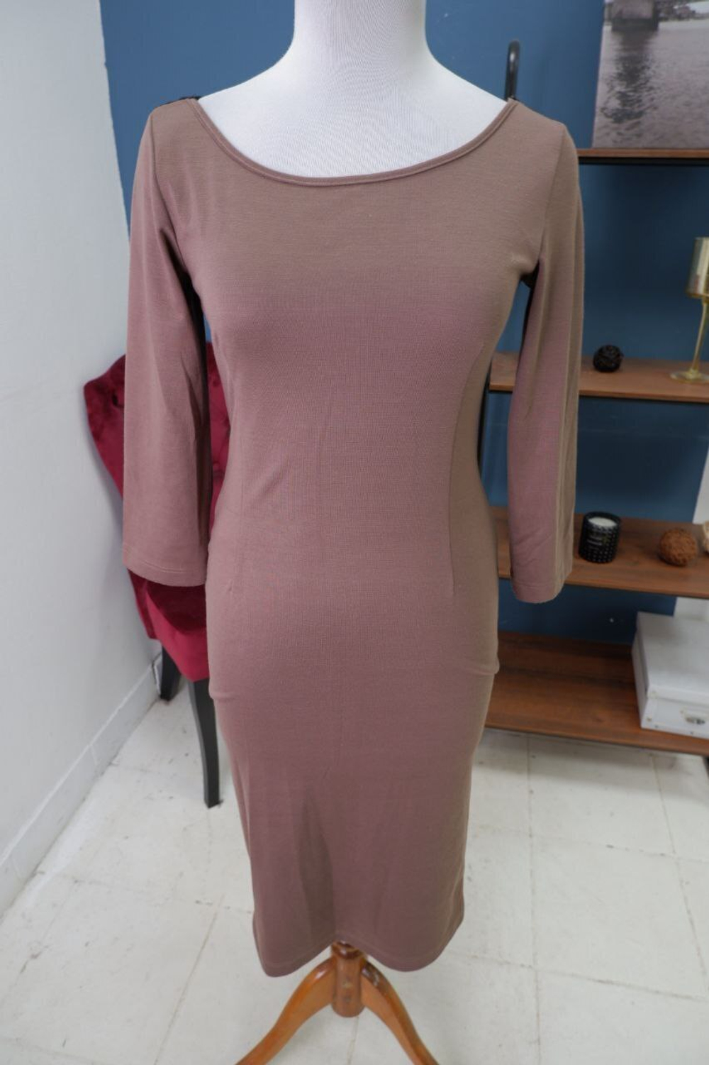 Платье с красивой спинкой 44 размер