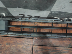 Решетка переднего бампера Geely Monjaro 21-нв Б/У Оригинал 8889168079