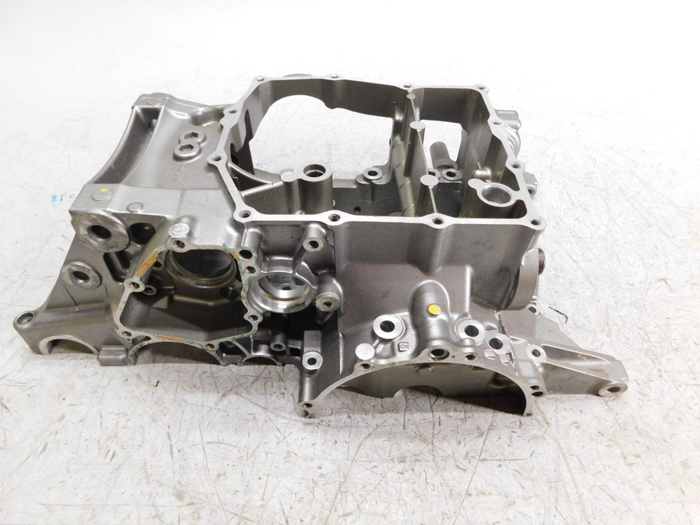Нижняя часть картера Honda VFR800 RC79E