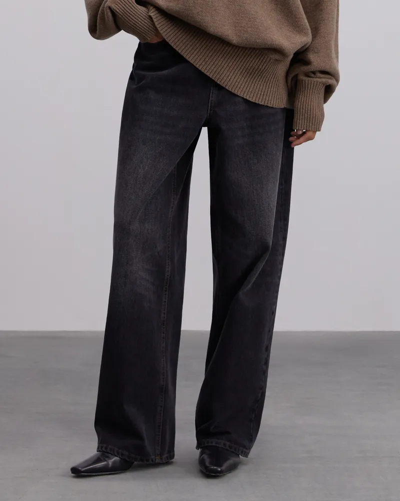 Темно-серые джинсы с высокой посадкой