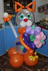 Кошечка с букетом