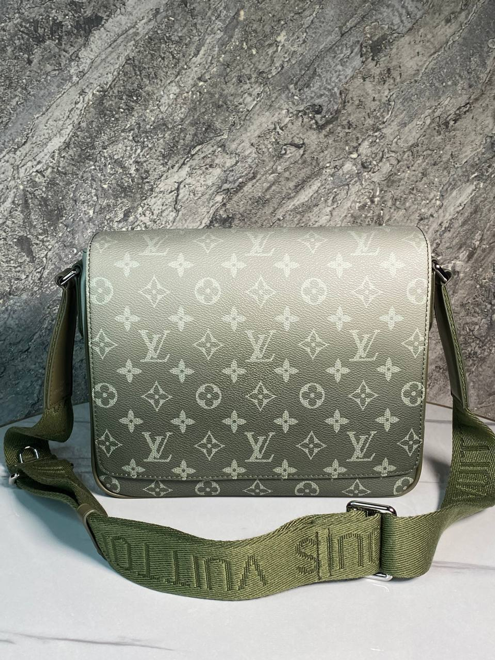 Сумка-мессенджер Louis Vuitton