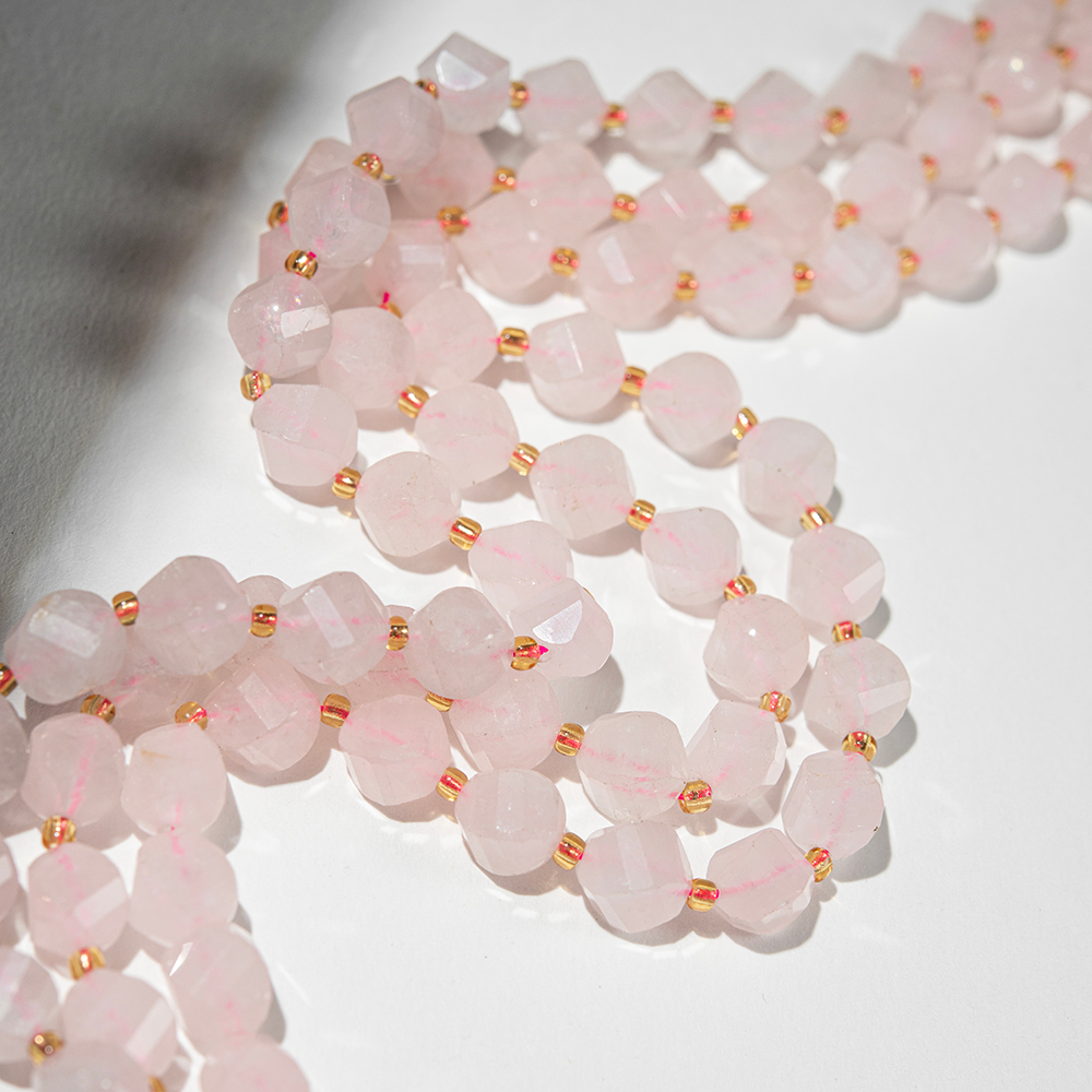 Розовый кварц натуральный, многогранник, 10,5мм