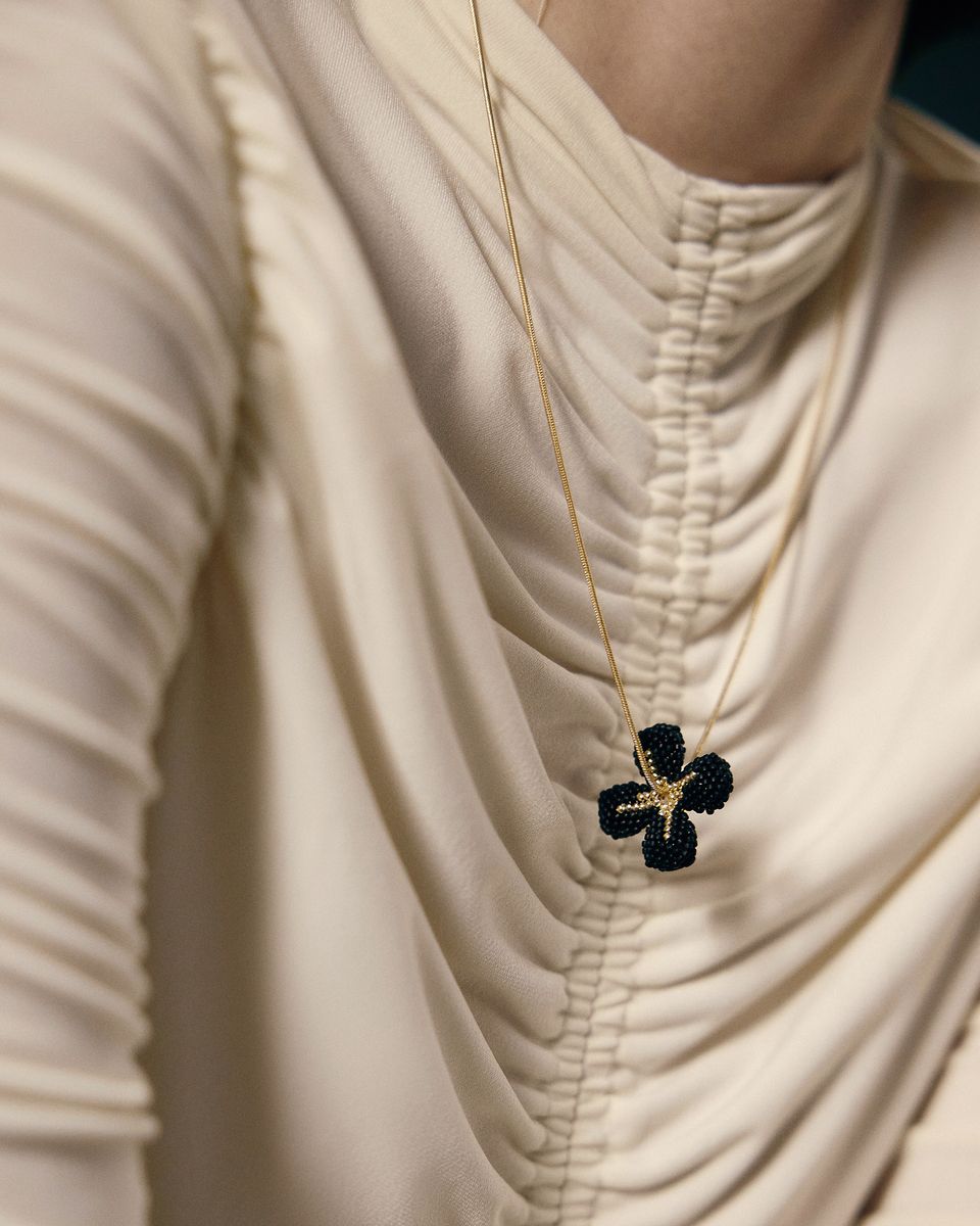 Подвеска Beaded Flower Black