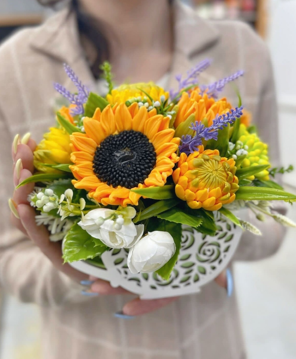 Букет из мыла «Подсолнухи в чашке»