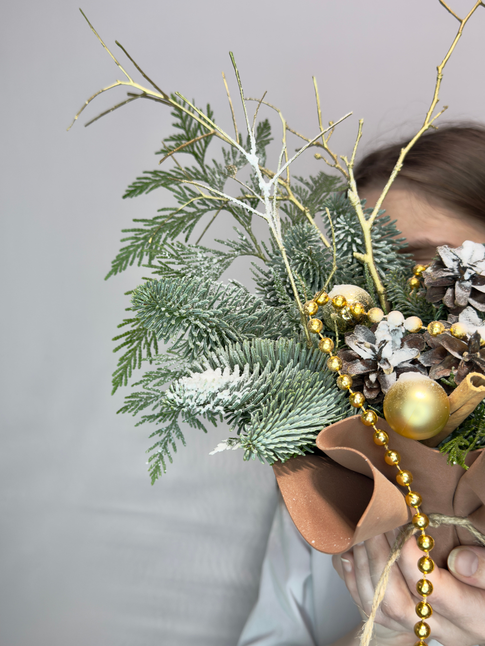 «Хогвартс в Букете» новогодняя композиция из нобилиса, корицы и украшений