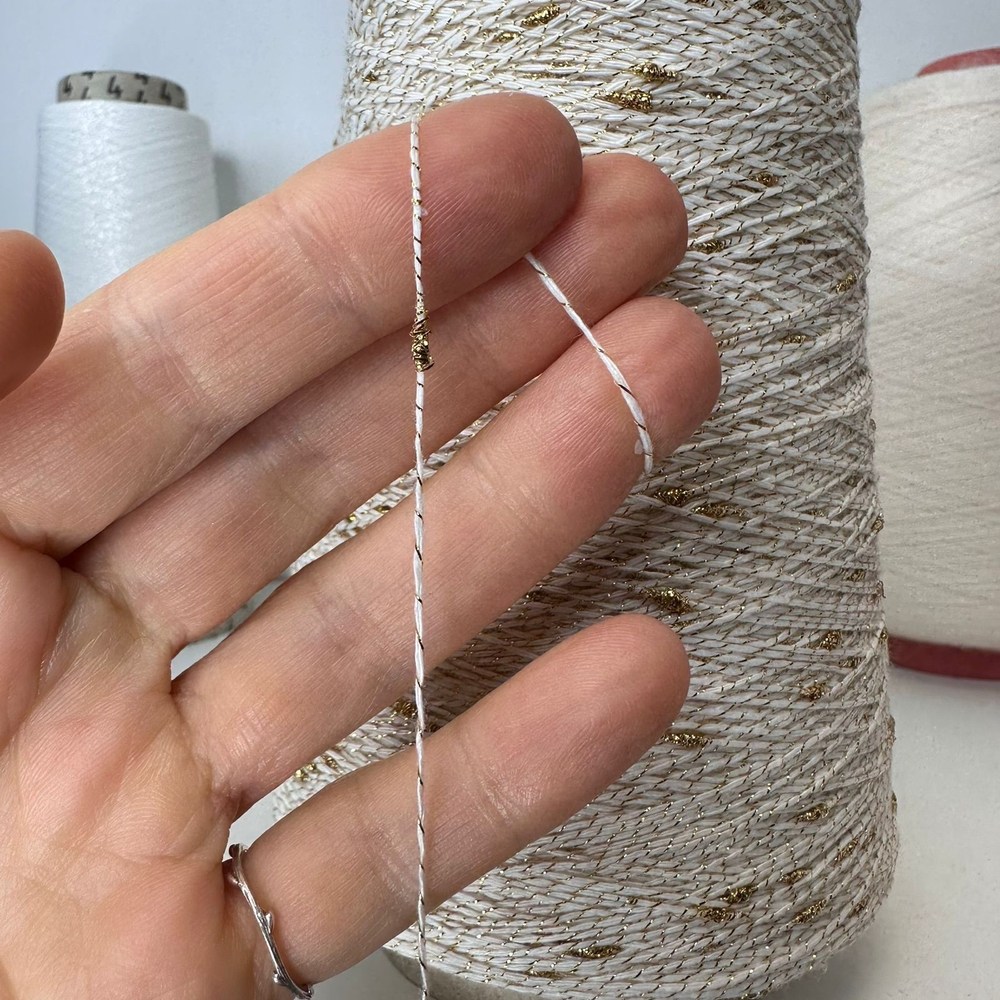 LUCKY STAR - Ri.Go; 75% вискоза, 25% люрекс; 800м/100гр; col. 0643, цвет: золотой люрекс на белой нити; S505