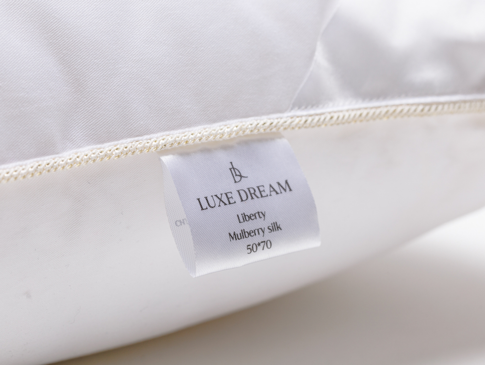 Подушка шелковая мягкая 50x70 Luxe Dream Liberty Silk LC1001