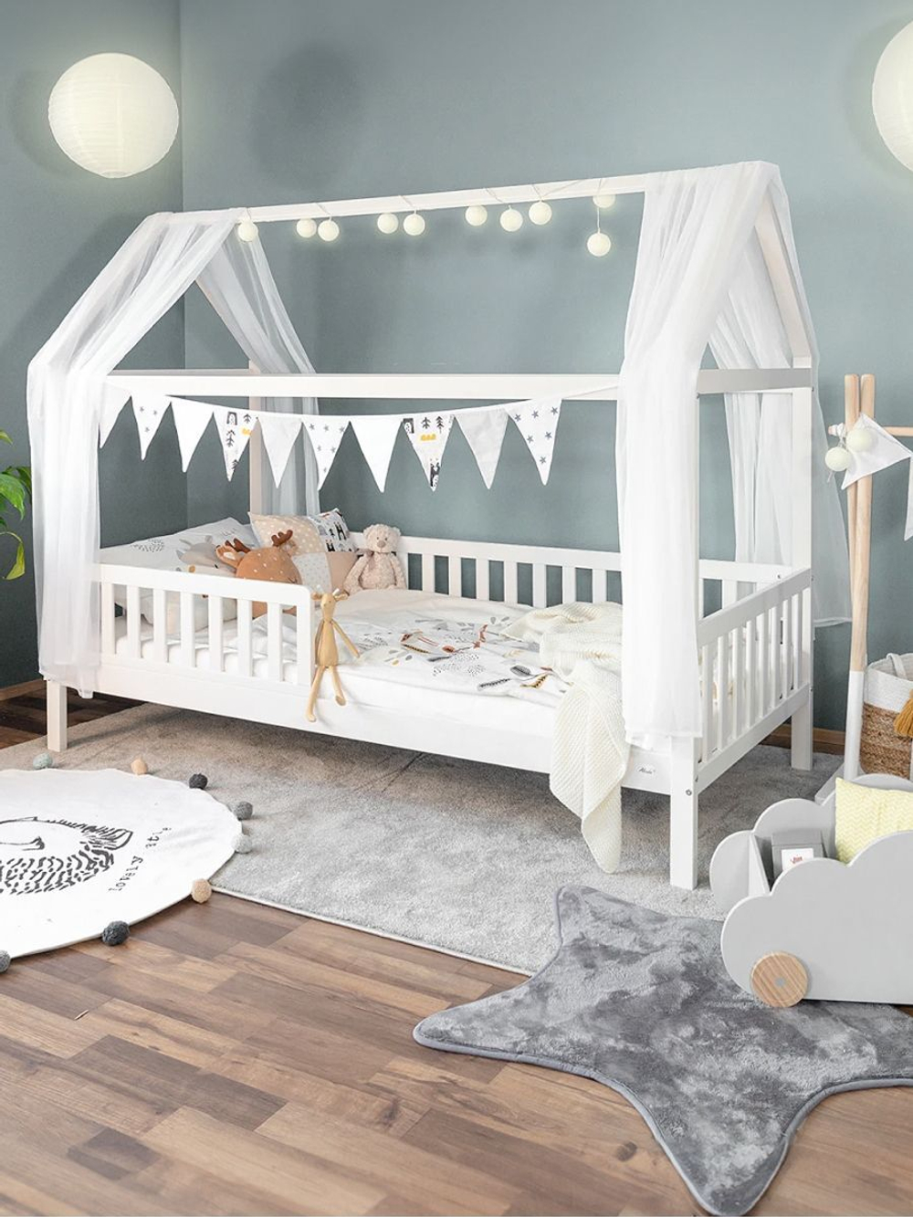 Кровать-домик односпальная с настилом деревянная, белый воск