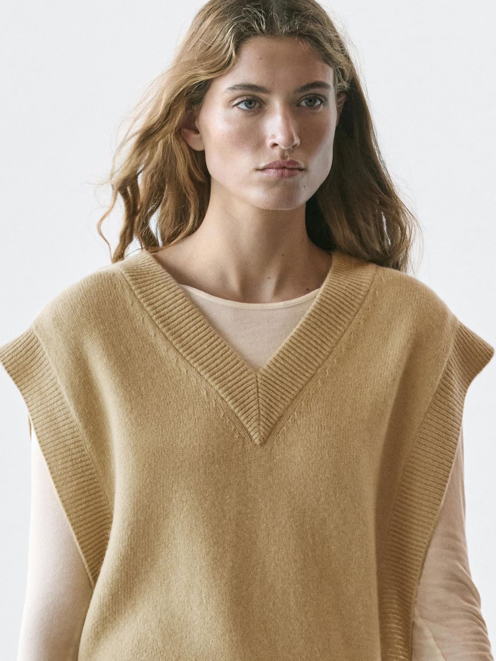 Massimo Dutti Жилет с V-образным вырезом, фисташково-зеленый