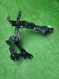 Кронштейн фары левый BMW 5er G30, G31 (2016-2023)