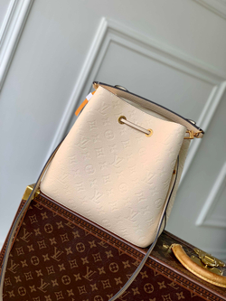 Louis Vuitton NeoNoe MM