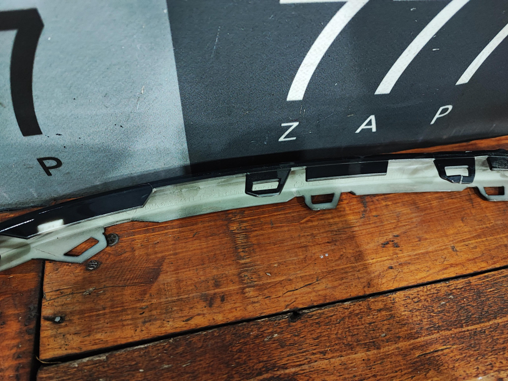 Молдинг заднего бампера Volkswagen Tiguan 2 16-20 Б/У Оригинал 5NA853841LI