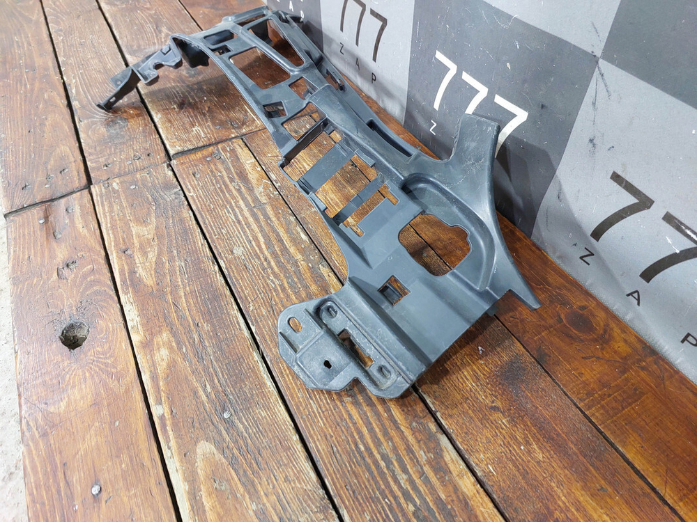 Кронштейн переднего бампера правый C-Class W205 14-18 Б/У Оригинал A2058853265