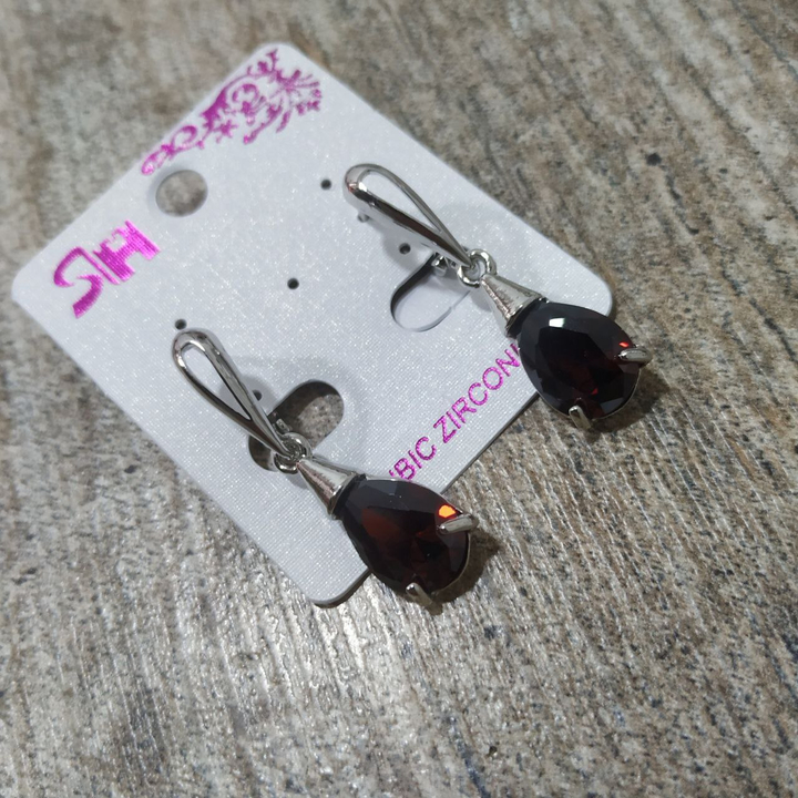 Серьги на англ.заст. Cubic Zirconia подвеска капля цвет красный металл серебристый