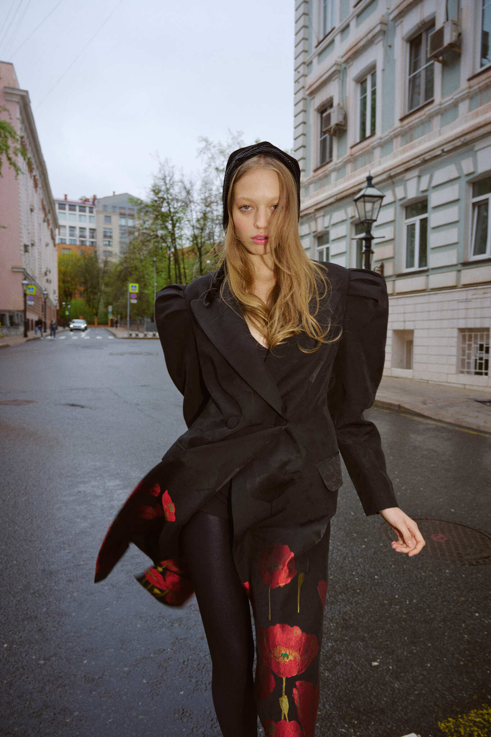 Бархатный чепчик с декором в тон