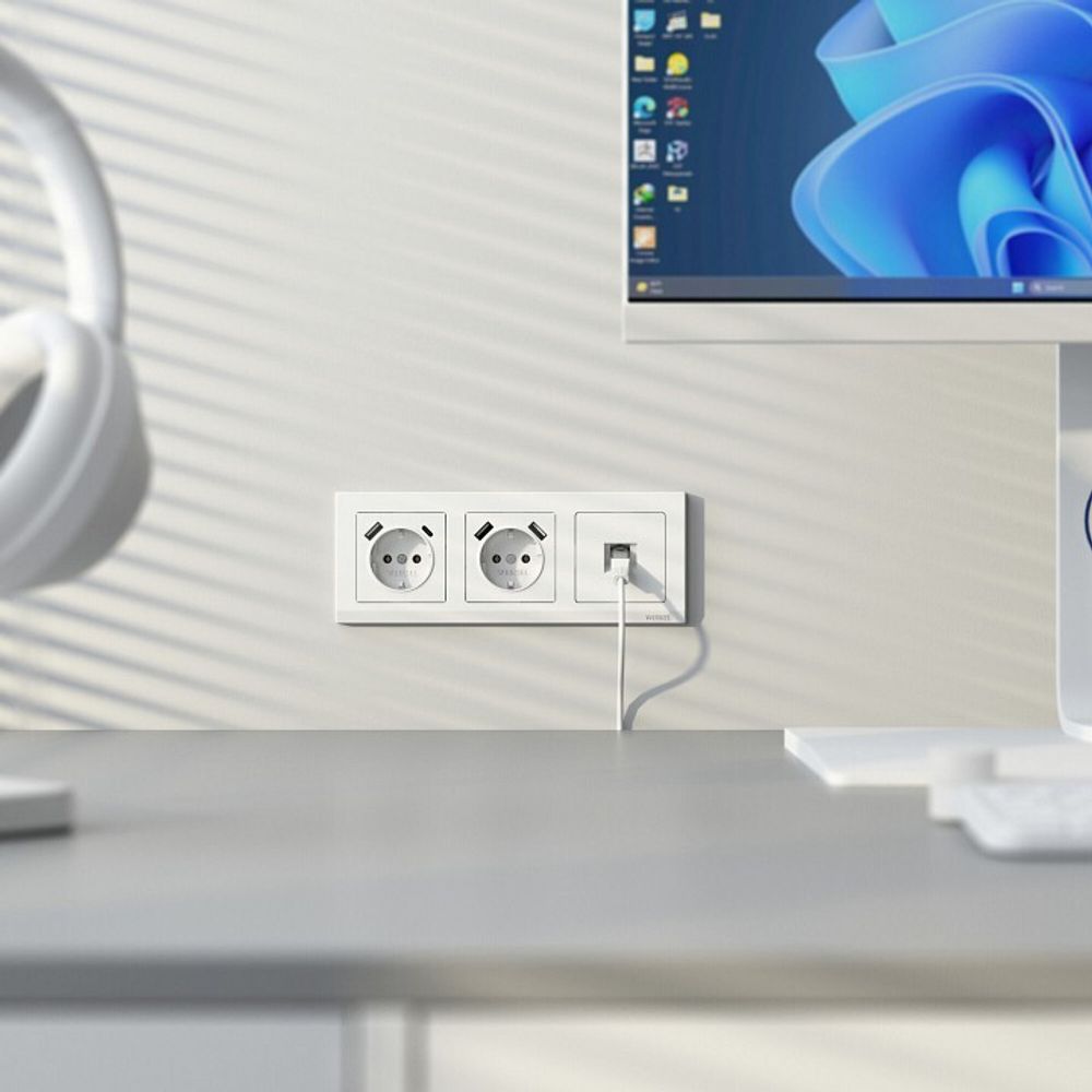 Розетка с заземлением и со шторкой и 2хUSB type A и C, без рамки Werkel белый матовый W1171761