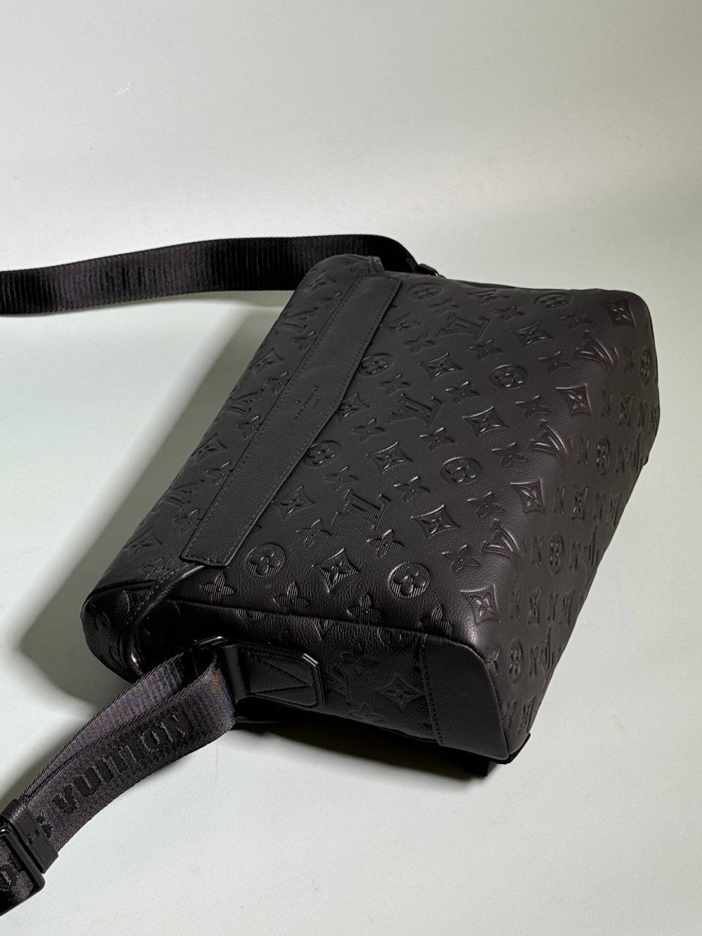 Сумка-мессенджер Louis Vuitton