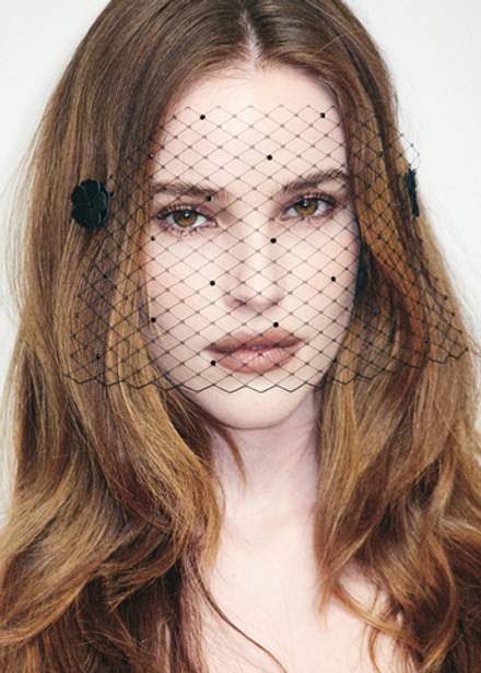 Вуаль черная с цветами из кожи