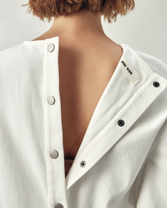 Рубашка с баской и кнопками на спине из молочной джинсы