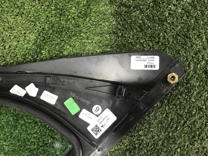 Форточка двери передняя левая Porsche Macan (2014-н.в.)