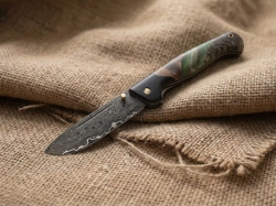 Складной нож "Таежник", ламинированная сталь, рукоять черный граб/орех/зеленый акрил