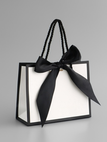 Пакет подарочный, ламинированный, белый, с бантом, 19×15×7 см, 10935069