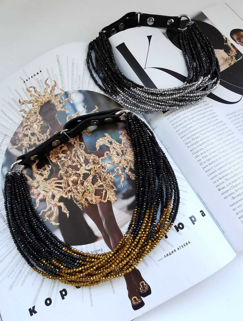 Колье биколор из венецианского стекла на кожаной застежке, цвета черный и серебро