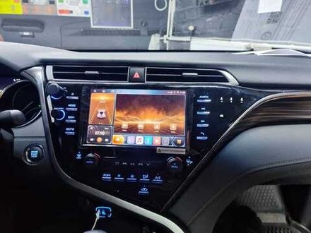 Магнитола для Toyota Camry 70 2017-2020 (c JBL и климатом на ШГУ) - Carmedia SF-9695 QLed, Android 13, TS20, CarPlay, SIM-слот