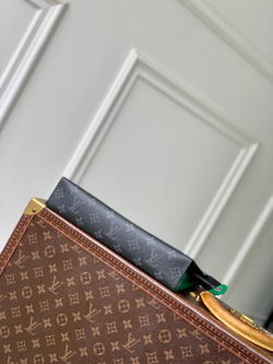 Louis Vuitton Pochette Voyage MM