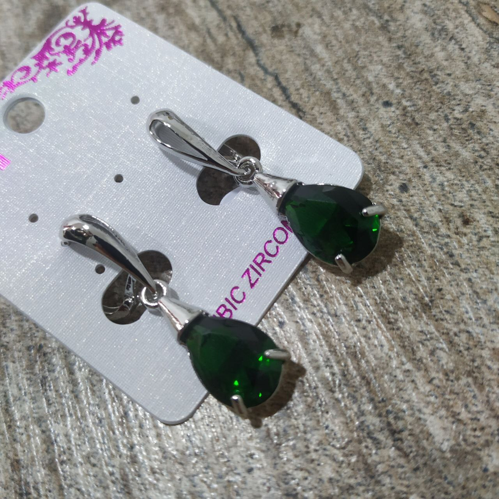 Серьги на англ.заст. Cubic Zirconia подвеска капля цвет зеленый металл серебристый