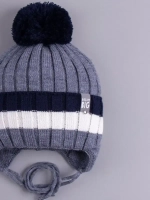 Шапка для мальчика вязаная демисезонная с завязками