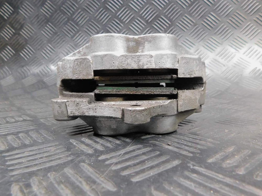 Суппорт передний правый Kawasaki ZZR 400 98 053123