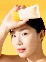 Celimax Осветляющий солнцезащитный крем SPF50 Pore + Dark Spot Brightening Care Sunscreen 50 мл