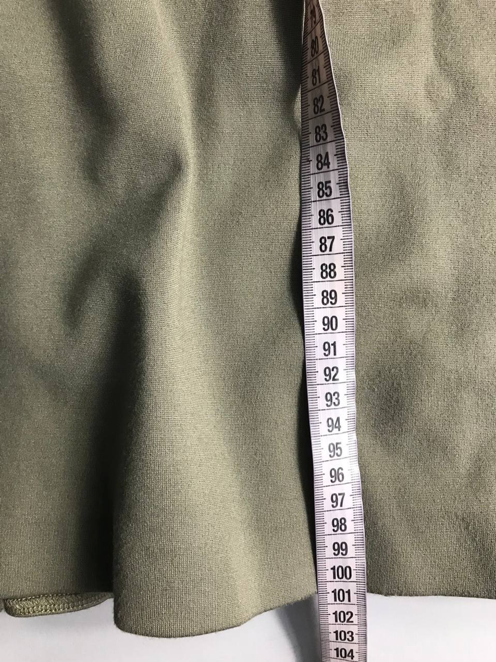 Платье M. Reason с акцентом на плечах, визуально на 46 размер