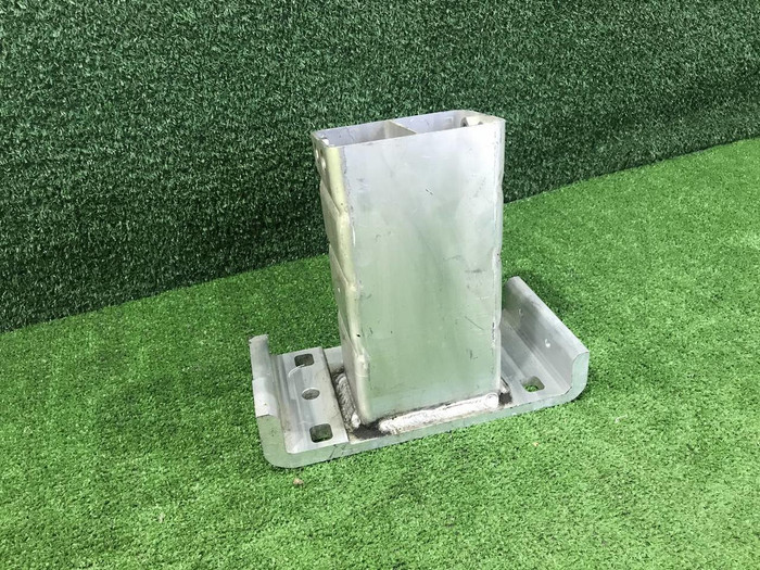 Кронштейн усилителя передний RR Vogue 4 L405 12-22