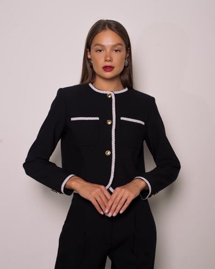 Пиджак в стиле Шанель черный