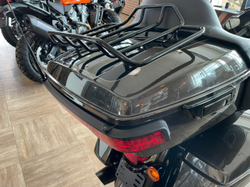 Ultra Limited, Harley-Davidson (FLHTK), 2020 "River Rock Gray / Vivid Black, Black Finish"